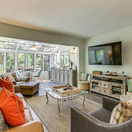 Modern Hilton Head Retreat Walk To Beach And Golf!